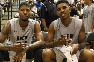 轻伤不下火线！记者：姆巴佩左手无名指骨折，但仍将出战曼城