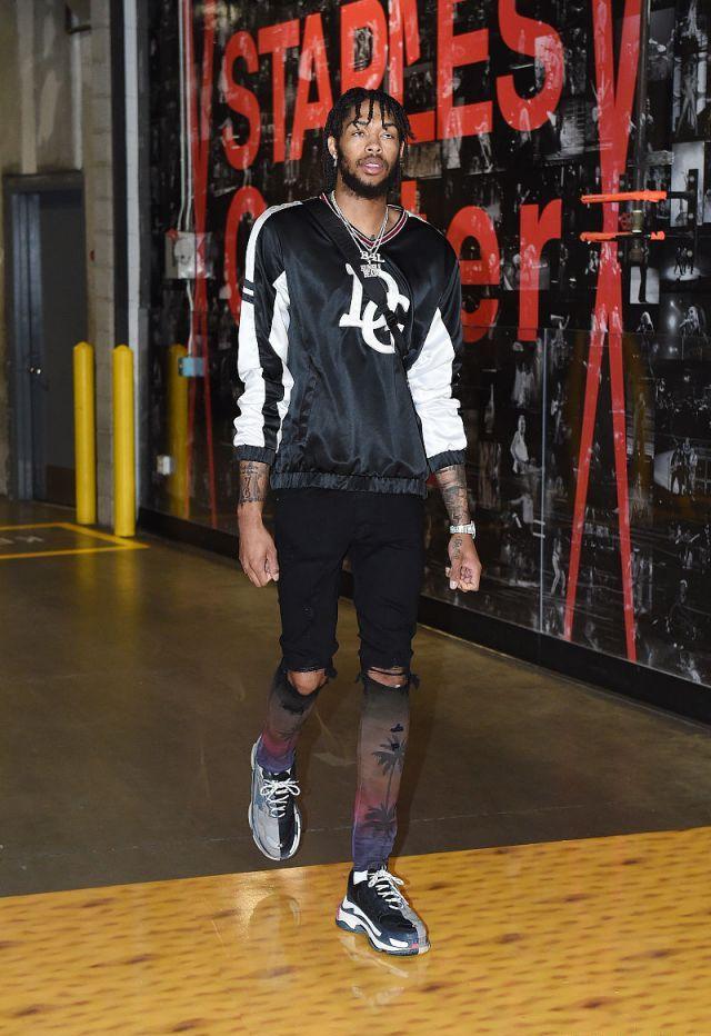 中国乒乓球队在关键战中被法国新星勒布伦逆转，展现技术与心理博弈，国乒面临严峻挑战。