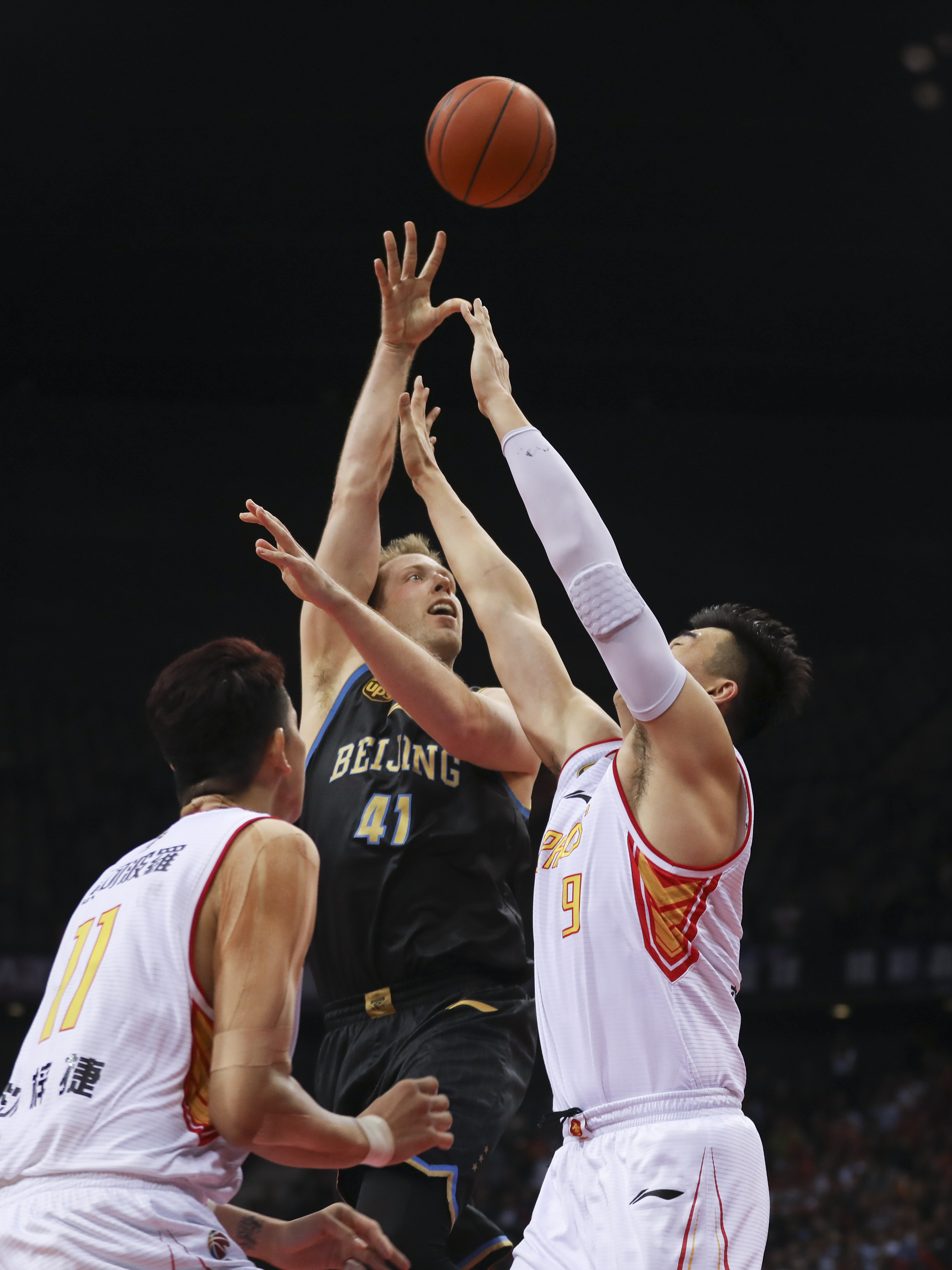 半场战报：亚特兰大1-0佛罗伦萨，德凯特拉雷助攻奥迪隆破僵