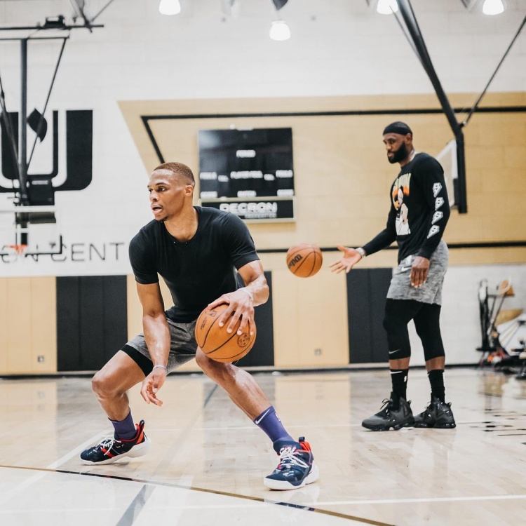 尽力局！约瑟夫·杨27分钟 19中10&三分9中4空砍全场最高32分