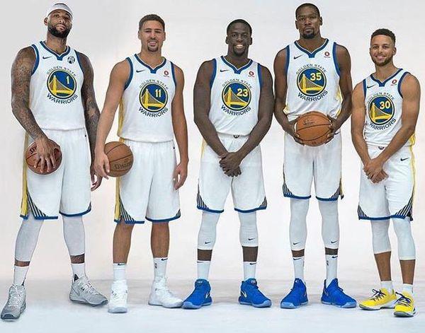 一场5-3逆转，让巴萨甩开2大争冠对手！创造历史：加冕西甲第3队