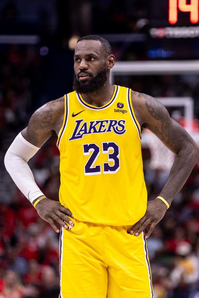 足球中超球队旅程曝光，航班延误引不满