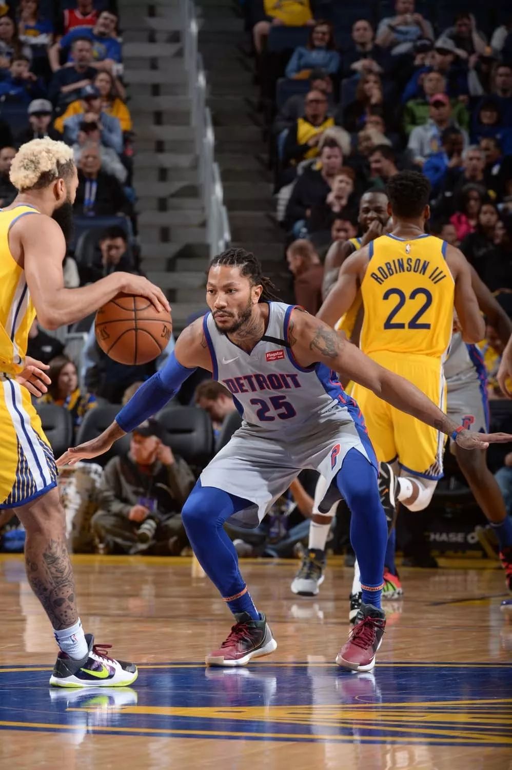 波兰足协谴责投掷烟火球迷：绝不容忍任何违反安全规定的行为