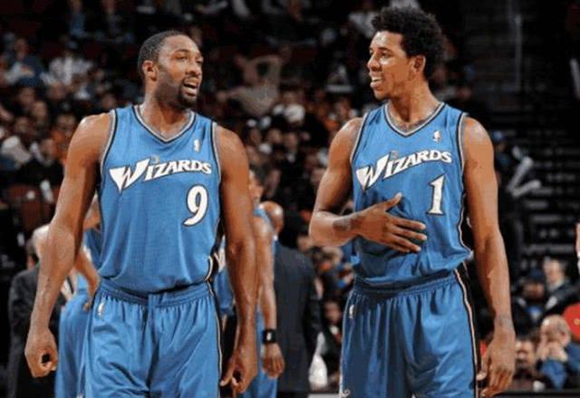 曼联1-1负于西汉姆联，B费错失绝杀，全场射门6次，未进，5轮仅1胜。